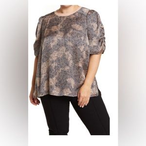 NWT DR2 Satin tee with pocket